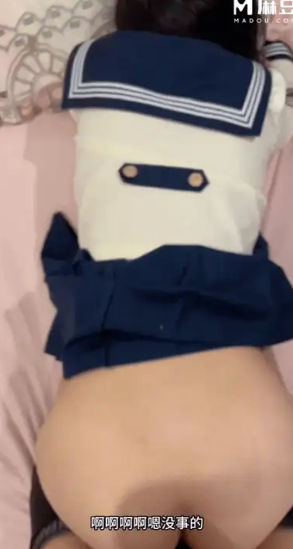 [奶气草莓]女儿寂寞偷偷自慰被半夜起床的父亲发现 [1v+300M]